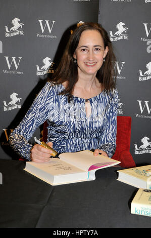 Bluewater, Kent, UK. 18 février 2017. Sophie Kinsella Madeleine Wickham (Sophie) à une signature de son nouveau livre 'Ma' la vie pas si parfait à Watersto Banque D'Images