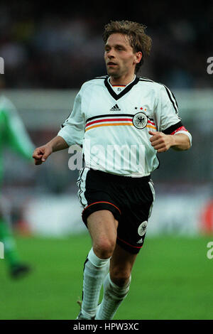 THOMAS HASSLER ALLEMAGNE & Karlsruher FC 24 Avril 1998 Banque D'Images