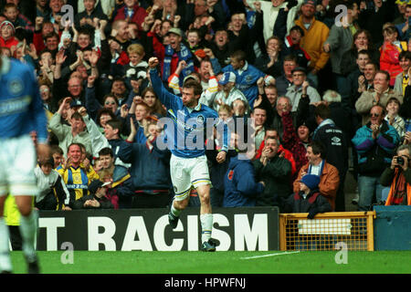 DUNCAN FERGUSON CÉLÈBRE EVERTON V LEEDS UTD 11 Avril 1998 Banque D'Images