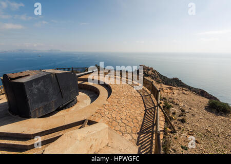 Ruines de Cabo Tinoso canons près de Carthagène Mazarron Murcia Espagne au jour ensoleillé. Banque D'Images