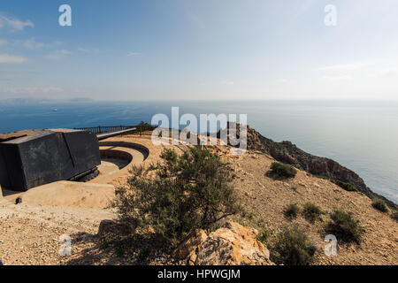 Ruines de Cabo Tinoso canons près de Carthagène Mazarron Murcia Espagne au jour ensoleillé. Banque D'Images