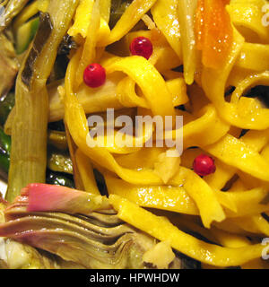 Tagliatelles aux artichauts Banque D'Images