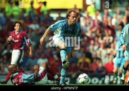 JEAN-GUY WALLEME & IAN WRIGHT COVENTRY CITY V WEST HAM UTD 16 Septembre 1998 Banque D'Images