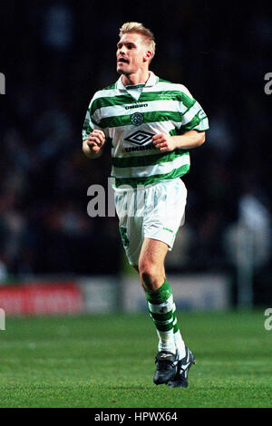 JOHAN MJALLBY CELTIC GLASGOW FC 21 Novembre 1998 Banque D'Images