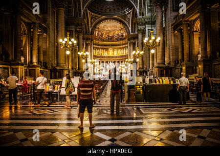 Église de la Madeleine, l'un des plus célèbres églises de Paris, France. Banque D'Images