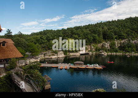 Mohonk Lake dans l'été Banque D'Images