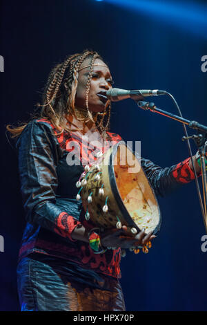 Oumou Sangare & Band effectuer au Bluesfest à Byron Bay, Nouvelles Galles du Sud, Australie, le 3 avril 2010. Exotiques, envoûtante musique du monde. Banque D'Images