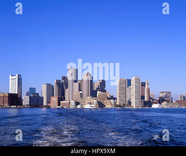 Vue sur la ville depuis le port de Boston, Boston, Massachusetts, États-Unis d'Amérique Banque D'Images