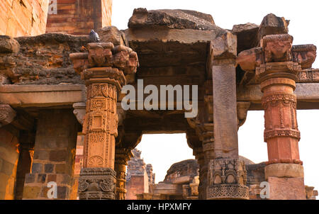 Qutab Minar, Madrasa, UNESCO World Heritage Site, New Delhi, Inde, Asie Banque D'Images