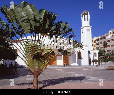 L'église paroissiale de Nuestra Señora, Plaza del Carmen, Los Cristianos, Tenerife, Canaries, Espagne Banque D'Images