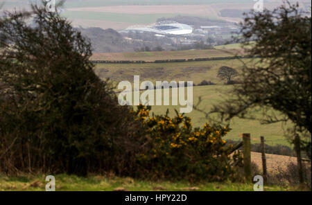 Vue générale de l'AMEX Stadium vu de la South Downs Way près de la balise de Dichling avant le ciel parier match de championnat au stade AMEX, Brighton. Banque D'Images