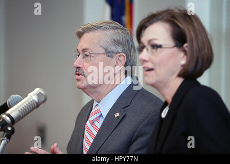 Gouverneur de l'Iowa, Terry Branstad le plus ancien gouverneur de l'histoire américaine, la visite de la ville de Burlington. L'ambassadeur des Etats-Unis en Chine. Banque D'Images