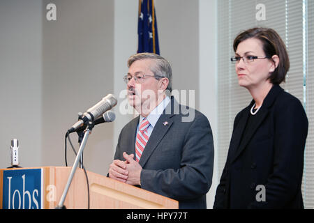 Gouverneur de l'Iowa, Terry Branstad le plus ancien gouverneur de l'histoire américaine, la visite de la ville de Burlington. L'ambassadeur des Etats-Unis en Chine. Banque D'Images