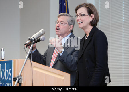 Gouverneur de l'Iowa, Terry Branstad le plus ancien gouverneur de l'histoire américaine, la visite de la ville de Burlington. L'ambassadeur des Etats-Unis en Chine. Banque D'Images