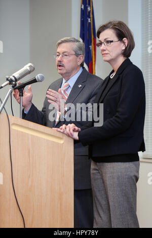 Gouverneur de l'Iowa, Terry Branstad le plus ancien gouverneur de l'histoire américaine, la visite de la ville de Burlington. L'ambassadeur des Etats-Unis en Chine. Banque D'Images