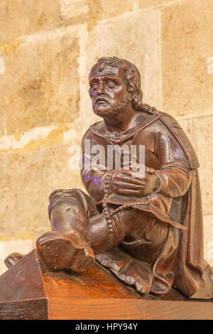 BRATISLAVA, Slovaquie - 11 février 2014 : l'homme en prière la sculpture de magistrature en presbytère dans st. Cathédrale de matines Années 1863 - 1878, de l'homme Banque D'Images