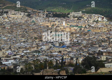Fès isecond plus grande ville du Maroc.vue panoramique de l'ancienne médina de Fès. La ville a deux vieux quartiers de la médina. 'Mecca de l'ouest", "Athènes de l'Afrique" Banque D'Images