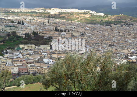 Fès isecond plus grande ville du Maroc.vue panoramique de l'ancienne médina de Fès. La ville a deux vieux quartiers de la médina. 'Mecca de l'ouest", "Athènes de l'Afrique" Banque D'Images