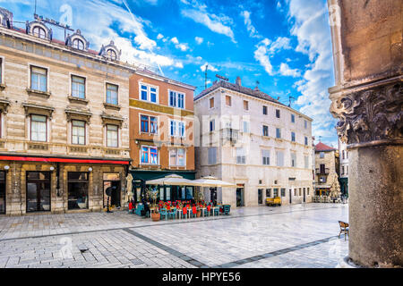 Vue panoramique au square dans le centre-ville de la ville de Split, les voyages en Europe resorts. Banque D'Images