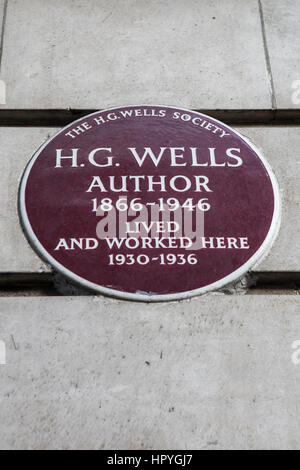 Londres, Royaume-Uni - 16 février 2017 : une plaque sur Baker Street à Londres, marquant l'emplacement où célèbre auteur HG Wells a vécu et travaillé, pris sur la 16e Banque D'Images