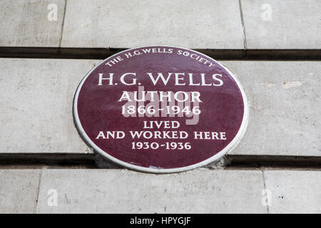 Londres, Royaume-Uni - 16 février 2017 : une plaque sur Baker Street à Londres, marquant l'emplacement où célèbre auteur HG Wells a vécu et travaillé, pris sur la 16e Banque D'Images