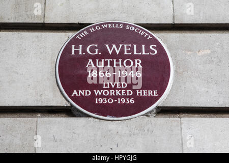 Londres, Royaume-Uni - 16 février 2017 : une plaque sur Baker Street à Londres, marquant l'emplacement où célèbre auteur HG Wells a vécu et travaillé, pris sur la 16e Banque D'Images