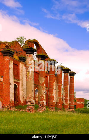 Ruines majestueuses d'équitation et de l'administration centrale de hussards du 19e siècle 2 Banque D'Images