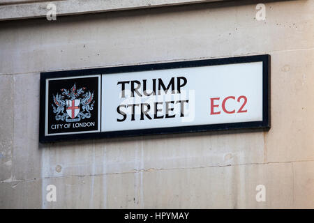 Londres, Royaume-Uni - le 17 février 2017 : une plaque de rue pour Trump Street, qui est situé dans la ville historique de Londres, le 17 février 2017. Banque D'Images