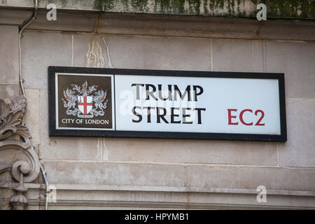 Londres, Royaume-Uni - le 17 février 2017 : une plaque de rue pour Trump Street, qui est situé dans la ville historique de Londres, le 17 février 2017. Banque D'Images