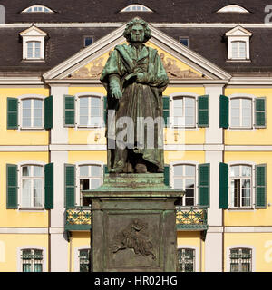 Monument Beethoven sur la Münsterplatz, Bonn, Rhénanie du Nord-Westphalie, Allemagne Banque D'Images