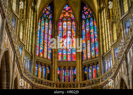 Vitrail, l'abside, Gothique Cathédrale Saint-Guy de Prague, la cathédrale Saint-Guy, à l'intérieur, le château de Prague, Prague, Bohême, Hradčany Banque D'Images