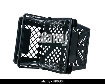 Tombé en plastique noir Panier vue latérale traite jusqu'à fond blanc, pur Banque D'Images