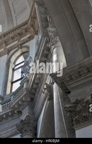 Basilica di Santa Maria della Salute à l'intérieur de fragment. Venise, Italie. Banque D'Images