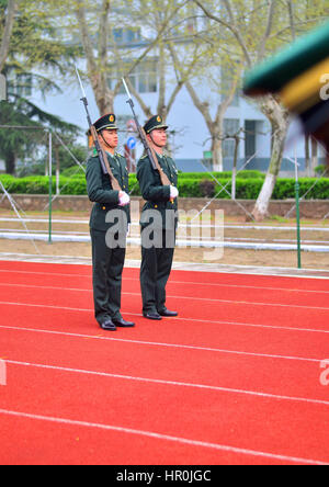 Cadets chinois faisant percer la pratique Banque D'Images