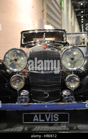 Un 1935 Alvis Bertelli Two-Door Coupé Sport sur l'affichage à la London Classic Car Show qui aura lieu à l'ExCel de Londres. Plus de 800 des plus belles voitures classiques sont exposées à l'exposition allant de l'avant-guerre vintage tourers à un concept moderne de voitures. Le spectacle réunit autour de 33 000 visiteurs. En allant de graves chefs d'essence des gens qui aiment les belles voitures classiques. Banque D'Images