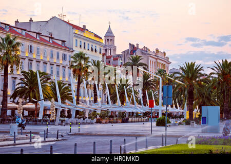Split promenade principale de palmiers et de l'architecture, la Dalmatie, Croatie Banque D'Images
