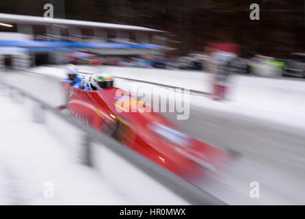 Bob à quatre places avec Simone Bertazzo, Simone Fontana, Costantino Ughi et Mattia Variola d'Italie au cours de la première exécution de Schoenau am Königssee, Allemagne, 25 février 2017. Les 2017 Championnats du monde de bobsleigh et Skelton continuer jusqu'au 26 février 2017. Photo : Angelika Warmuth/dpa Banque D'Images