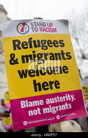 Londres, Royaume-Uni. Feb 25, 2017. Les partisans de l'aide4Enfants réfugiés en face de protestation Downing Street à appeler pour le rétablissement de l'Éternel l'appelle amendement à aider les enfants réfugiés. Credit : Mark Kerrison/Alamy Live News Banque D'Images