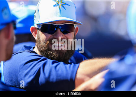 Port Charlotte, en Floride, aux États-Unis. Feb 25, 2017. Vous VRAGOVIC | fois.Rays de Tampa Bay de troisième but Evan Longoria (3) dans l'abri pendant le jeu entre les Rays de Tampa Bay et les Pirates de Pittsburgh à Charlotte Sports Park à Port Charlotte, en Floride, le samedi, 25 février 2017. Credit : Vragovic/Tampa Bay Times/ZUMA/Alamy Fil Live News Banque D'Images