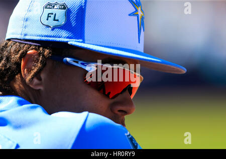 Port Charlotte, en Floride, aux États-Unis. Feb 25, 2017. Vous VRAGOVIC | fois.Rays de Tampa Bay le lanceur partant Chris Archer (22) dans l'abri pendant le jeu entre les Rays de Tampa Bay et les Pirates de Pittsburgh à Charlotte Sports Park à Port Charlotte, en Floride, le samedi, 25 février 2017. Credit : Vragovic/Tampa Bay Times/ZUMA/Alamy Fil Live News Banque D'Images