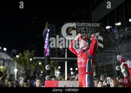 Daytona Beach, Floride, USA. Feb 25, 2017. 25 février 2017 - Daytona Beach, Floride, USA : Ryan Reed (16) gagne le PowerShares QQQ 300 à Daytona International Speedway de Daytona Beach, Floride. Crédit : Justin R. Noe Asp Inc/ASP/ZUMA/Alamy Fil Live News Banque D'Images