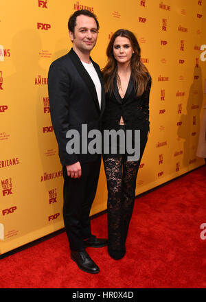 New York, USA. 25 février 2017. Matthew Rhys et Keri Russell assister à 'Les Américains' Saison 5 Premiere à la DGA Theatre le 25 février 2017 à New York. Erik Pendzich/Alamy Live News Banque D'Images