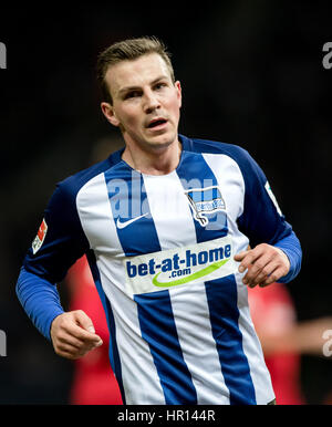 Berlin, Allemagne. Feb 25, 2017. L'Hertha Vladimir Darida durant la Bundesliga match de foot entre Hertha BSC et l'Eintracht Francfort dans le Stade Olympique de Berlin, Allemagne, 25 février 2017. Photo : Thomas Eisenhuth/dpa/Alamy Live News Banque D'Images