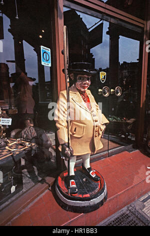 En dehors de la COACHMAN FIGURE ANTIQUE SHOP, Piccadilly, Londres, 1972 Banque D'Images