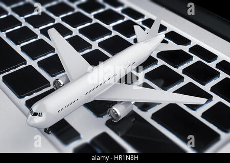 Réservation en ligne concept avec rendu 3D maquette avion sur clavier Banque D'Images