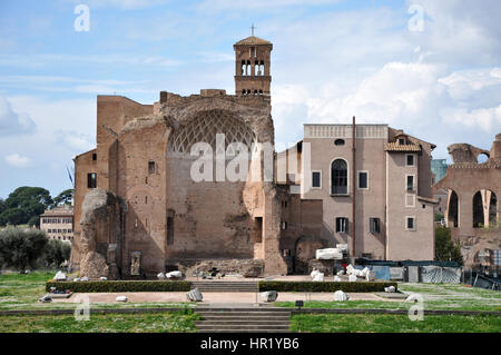 ROME, ITALIE - 15 mars 2016 : les touristes visitant la Domus Aurea, construite par l'empereur Néron à Rome, dans le Forum Romain Banque D'Images