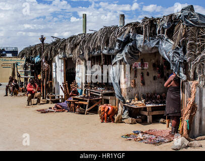 Boutique de souvenirs Himba à Walvis Bay, en Namibie. Banque D'Images