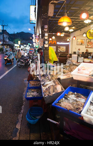 Sur les stands de fruits de mer dans un restaurant, Phuket, Thailand Banque D'Images
