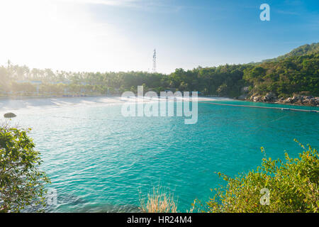 Patok bay panorama avec plage et resorts à Raya Island, Thaïlande Banque D'Images