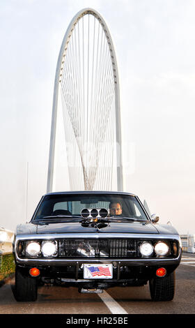 1970 Dodge Charger 500 classic American muscle car sous le pont de Santiago Calatrava à Reggio Emilia Banque D'Images